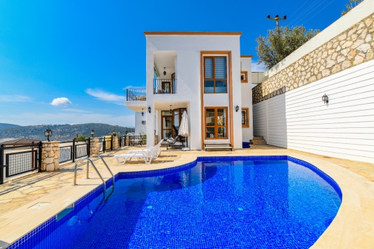 BLUE 8043 Kalkan Kördere'de 4 Kişilik Kiralık Tatil Villası