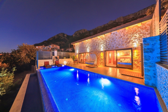 BLUE 7799 Kalkan'da 2 Kişilik Kiralık Balayı Villası