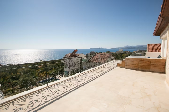 BLUE 8151 - Demre'de Deniz Manzaralı, Denize 200 m. Muhteşem manzaralı Tatil Villası