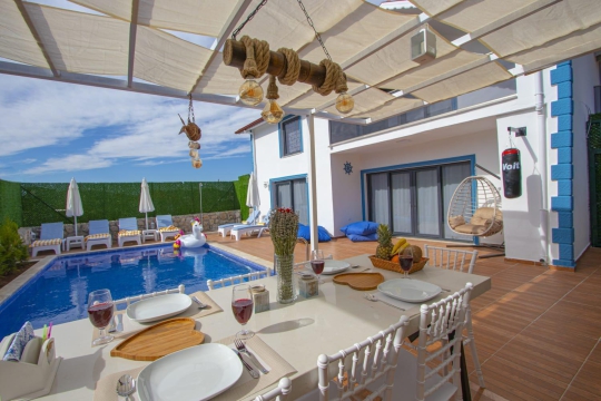 Kalkan Bezirgan Ulugöl'de 8 Kişilik Doğa İçinde Tatil Villası