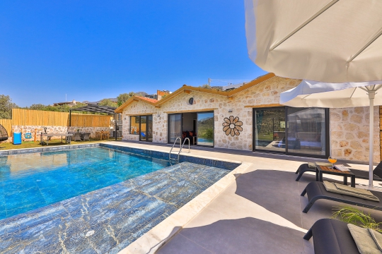 BLUE 7699 Doğa Manzaralı Özel Havuzlu Kiralık Villa