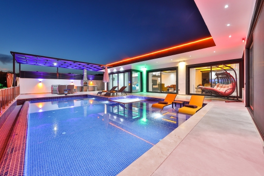 BLUE 7944 Kalkan İslamlar'da 4 Kişilik Kiralık Balayı Villası