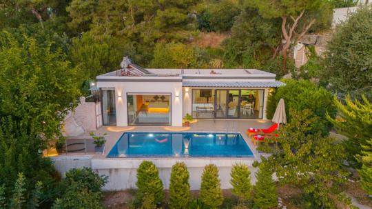 BLUE 7572 2 Kişilik Özel ve Korunaklı Isıtma Havuzlu Tatil Villası