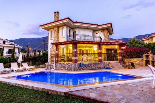Fethiye Ölüdeniz'de 6 Kişilik Denize Yakın Tatil Villası