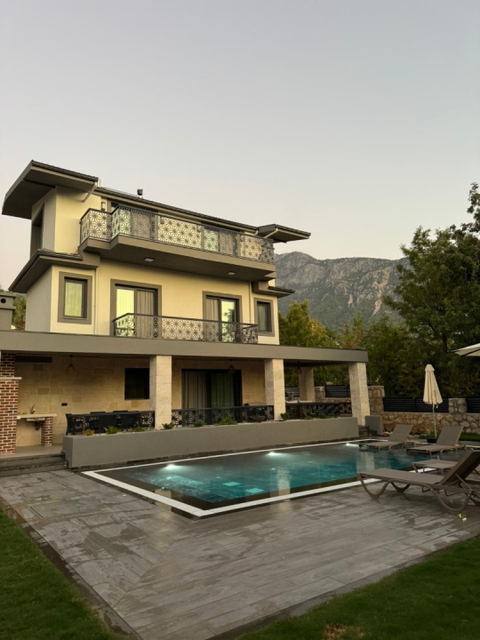 Muğla Fethiye Ölüdeniz'de 8 Kişilik Doğa İçinde Tatil Villası