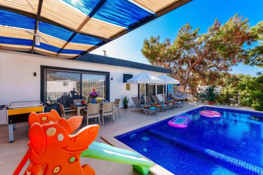BLUE 7772 4 Kişilik Kalkan Kiralık Tatil Villası