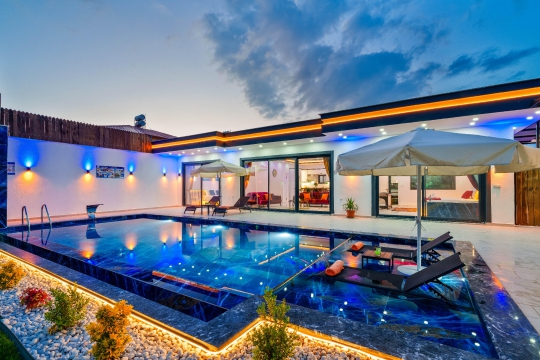 BLUE 8114 Kalkan Çavdır'da 5 Kişilik Kiralık Tatil Villası