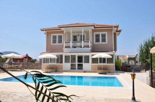 Muğla Fethiye Ölüdeniz'de 10 Kişilik Konaklama Kapasitesine Sahip Tatil Villası