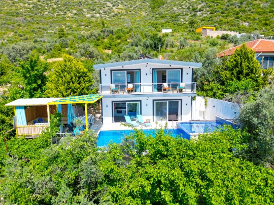 BLUE 7936 Kalkan Üzümlü'de 6 Kişilik Kiralık Tatil Villası