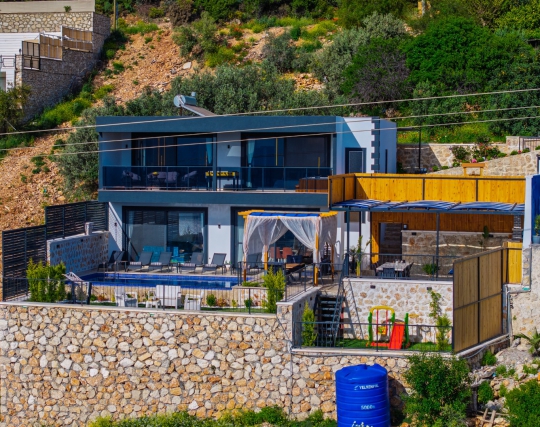 BLUE 8044 Kalkan Kördere'de 7 Kişilik Kiralık Tatil Villası