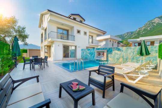 BLUE 8245 Fethiye Yeşilüzümlü'de 6 Kişilik Kiralık Tatil Villası