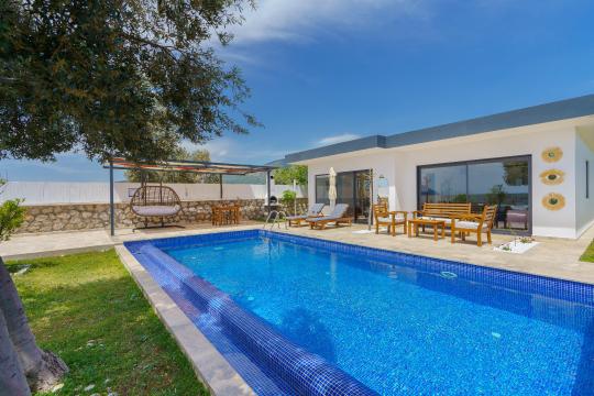 BLUE 8020 Kalkan Üzümlü'de 2 Kişilik Kiralık Balayı Villası