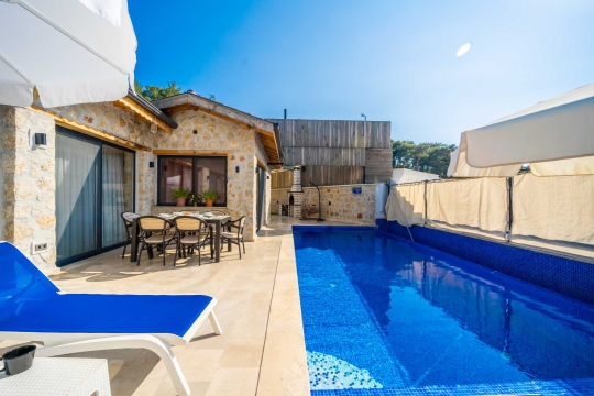 BLUE 7811 Kaş Kalkan Akbel Isıtma Havuzlu Muhafazakar Kiralık Villa