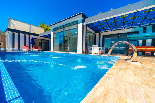 BLUE 7780 Kalkan İslamlar 5 Kişilik Kiralık Geniş Aile Villası