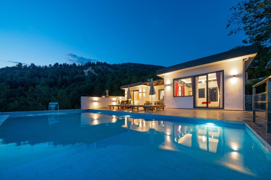 Kalkan İslamlar'da 4 Kişilik Deniz Manzaralı Tatil Villası
