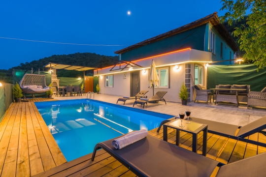 BLUE 7986 Kalkan Sarıbelen'de 4 Kişilik Kiralık Tatil Villası