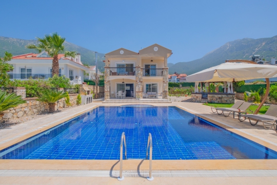 Muğla Fethiye Ölüdeniz'de 6 Kişilik Doğa İçinde Tatil Villası