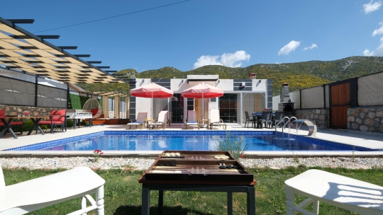 BLUE 7293 Sarıbelen'de 6 Kişilik Özel Havuzlu Villa