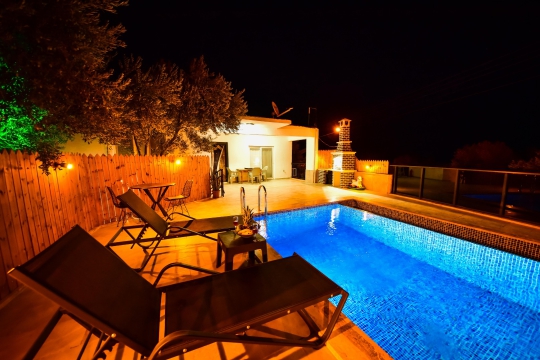 Kaş Belenli'de 2 Kişilik Doğa İçinde Balayı Tatil Villası