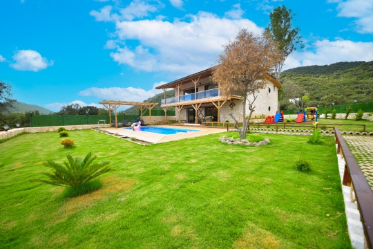 BLUE 7273 Demre'de Geniş Bahçeli Kiralık Tatil Villası