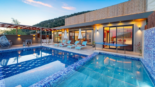 BLUE 8422 Kalkan/İslamlar'da Saunalı -çocuk havuzlu-korunaklı kiralık tatil villası