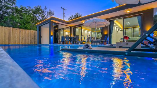 BLUE 7734 Kalkan İslamlar Doğa İçinde Isıtma Havuzlu Balayı Villası