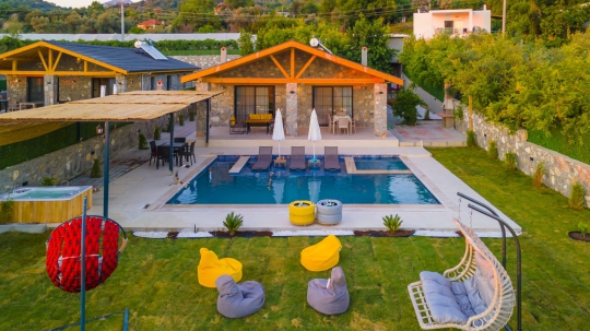 BLUE 7902 Fethiye Seydikemer Kiralık 6 Kişilik Saunalı Geniş Aile Villası