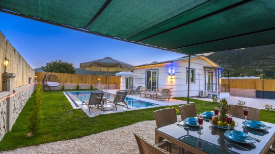 BLUE 7985 Kalkan Sarıbelen'de 4 Kişilik Kiralık Tatil Villası