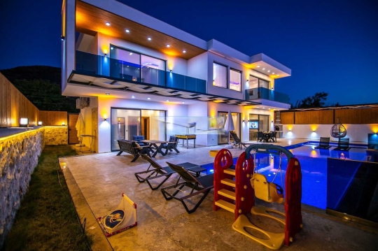 BLUE 7989 Kalkan Üzümlü'de 6 Kişilik Kiralık Tatil Villası