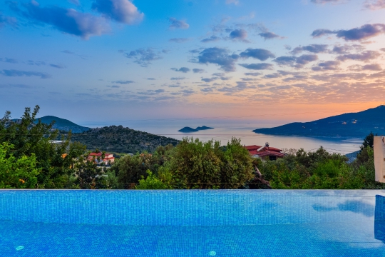 BLUE 8122 Kalkan Kördere'de 4 Kişilik Kiralık Tatil Villası