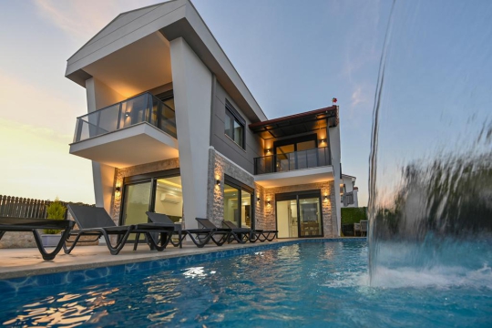 BLUE 8120 Demre'de 6 Kişilik Kiralık Tatil Villası