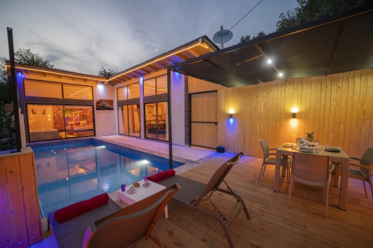 BLUE 8419 İslamlarda doğa içinde balayı villası