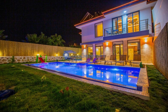 BLUE 7648 - GENİŞ AİLEYE UYGUN KİRALIK  VİLLA