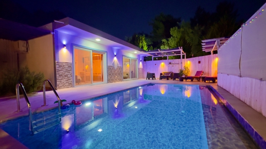 BLUE 7227 - Kalkan Üzümlü'de tam korunaklı balayı villası