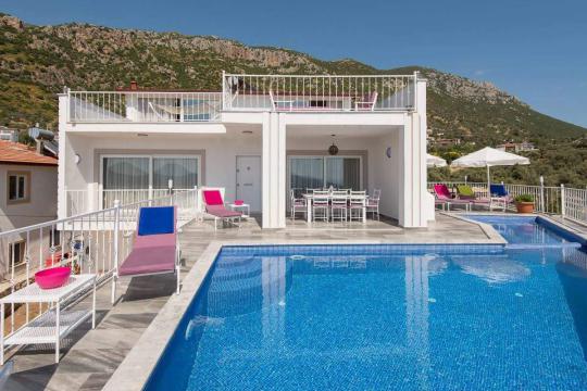 BLUE 8100 Kalkan'da Deniz Manzaralı Kiralık Tatil Villası