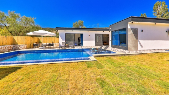 Kalkan Sarıbelen'de 4 Kişilik Doğa İçinde Kiralık  Tatil Villamızdır.