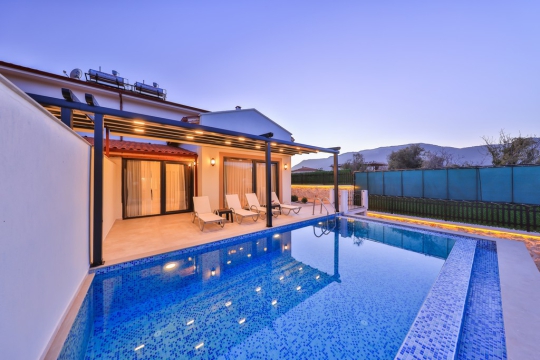 BLUE 8110 Kaş Çukurbağ'da 4 Kişilik Kiralık Tatil Villası