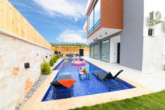 BLUE 7495 - KORUNAKLI VİLLA