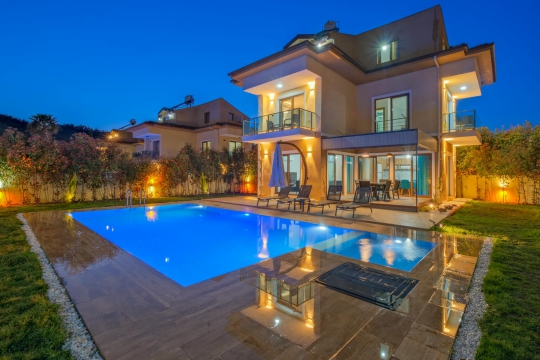 Muğla Fethiye Ölüdeniz'de 6 Kişilik Doğa İçinde Tatil Villası